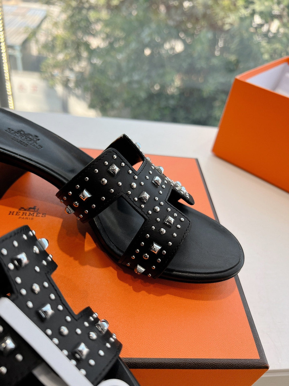 0ASIS SANDAL IN BLACK CALFSKIN WITH STUD