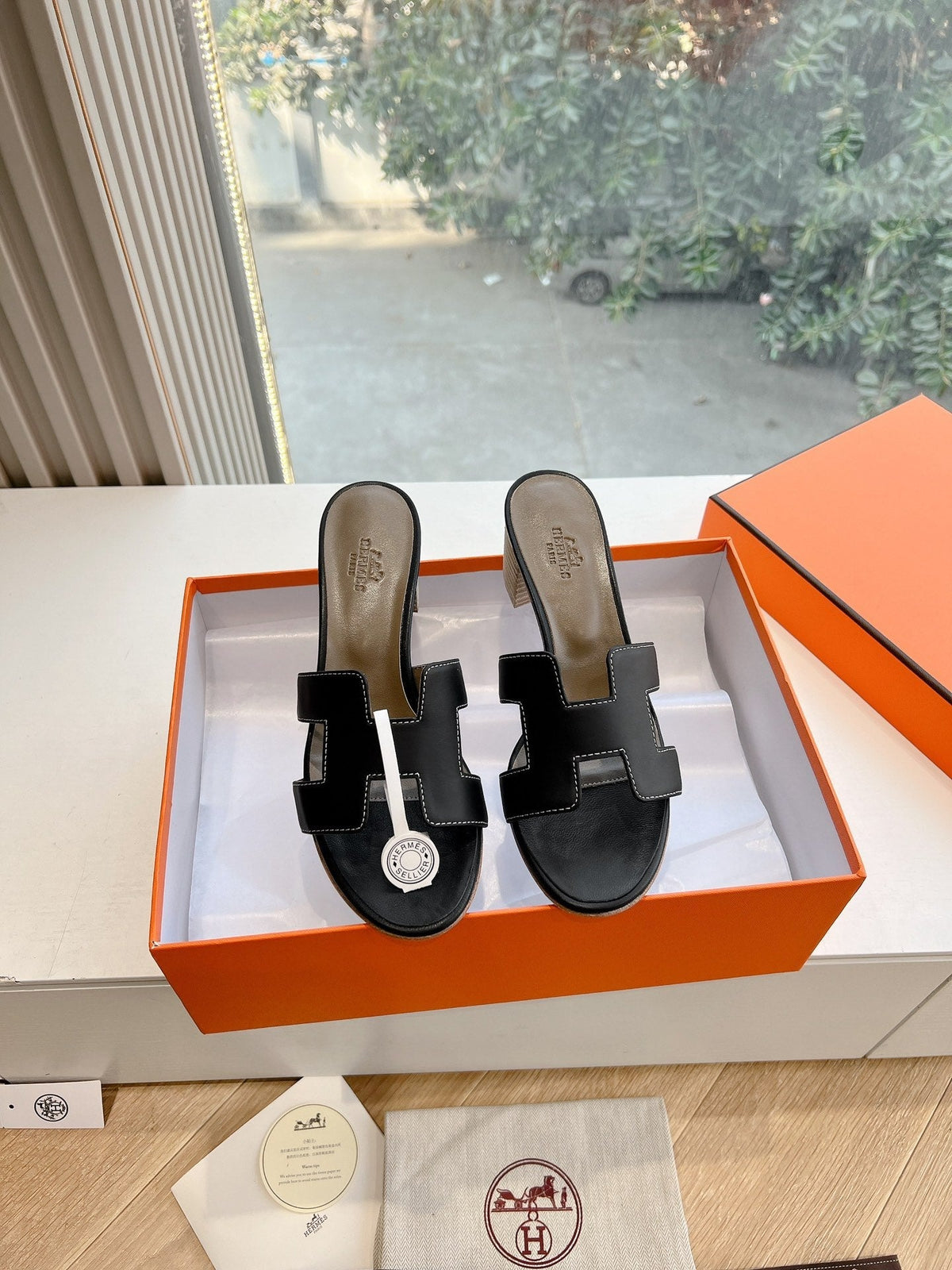 0ASIS SANDAL IN BLACK CALFSKIN