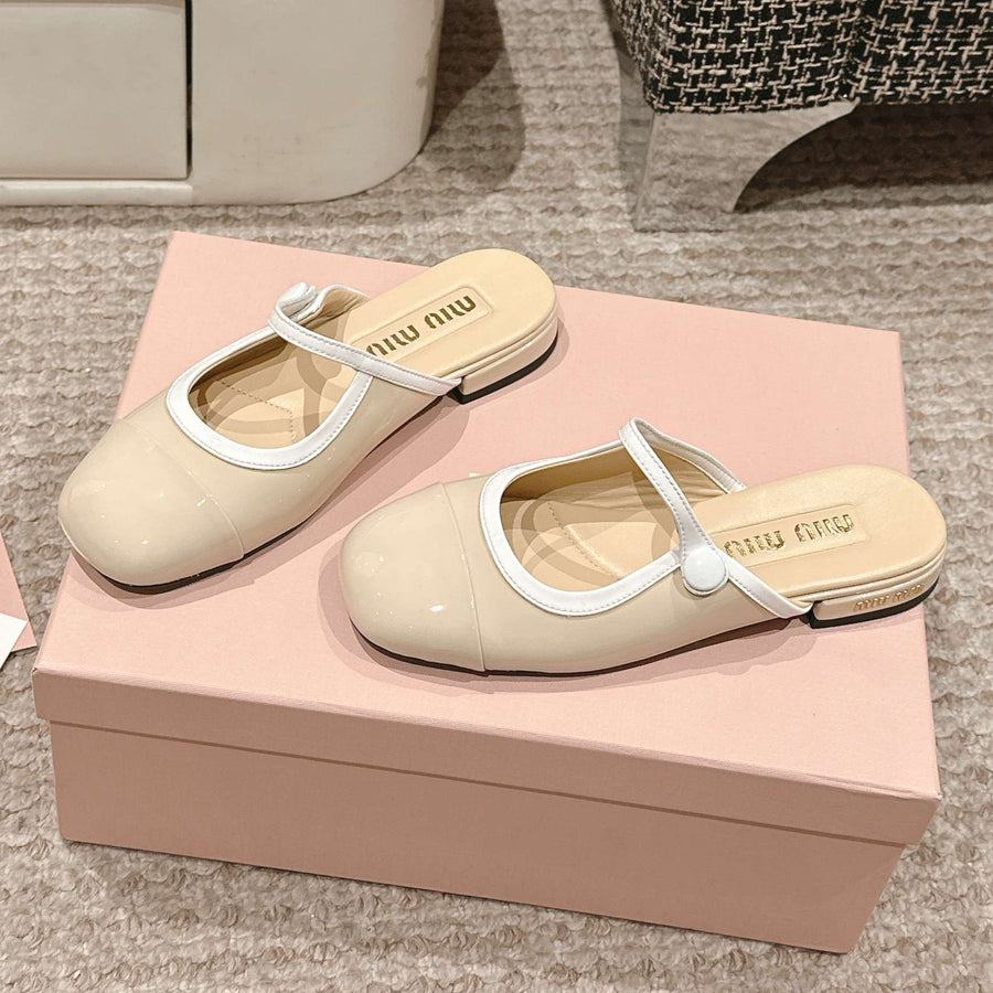 FLAT MULE IN BISQUE BEIGE PATENT CALFSKIN